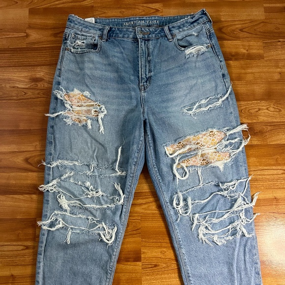 American Eagle Outfitters Denim - AE Mom jeans/High waisted
